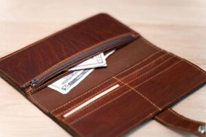 Two bill slots separated by a leather divider Two bill slots separated by a leather divider