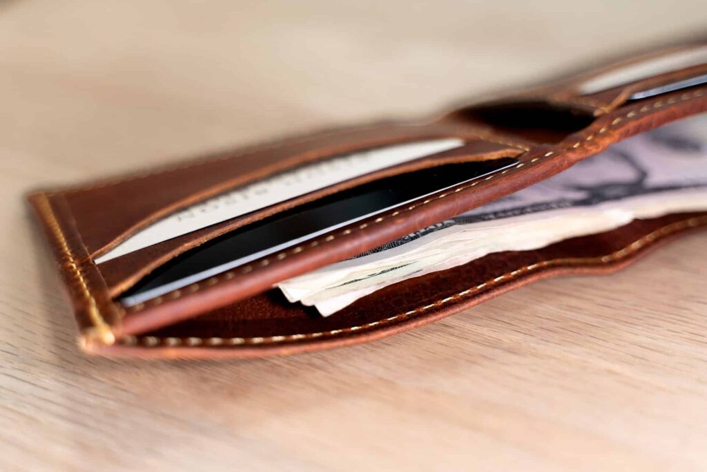 Bill Slot and Credit Card slots in the Buffalo Billfold - Mens Bifold Leather Wallet